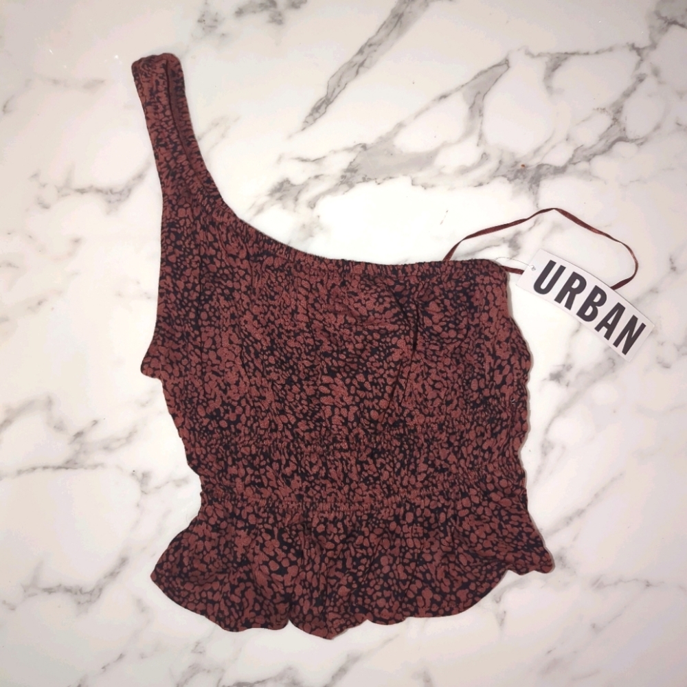 👕NWT Urban Outfitters One Shoulder Leopard Top